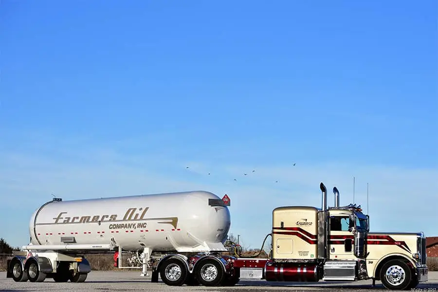 Cream Farmers Oil Peterbilt with a white propane transport